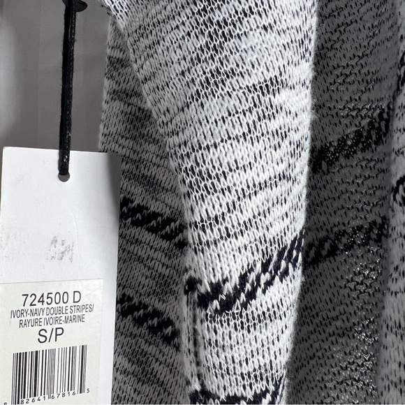 NEW Dex Women’s Knit Short sleeve Cardigan Poncho Shawl Gray & Black Size S or M - Picture 6 of 8